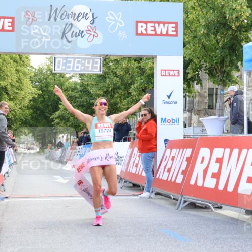 08.06.2024 - REWE Women's Run Strokosch-Dieckow http://msf.ph/oto/6244114 09.06.2024 09:37:12 Ziel 10724 meine-sportfotos.de