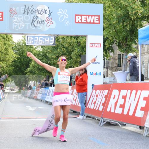 08.06.2024 - REWE Women's Run Strokosch-Dieckow http://msf.ph/oto/6244122 09.06.2024 09:37:13 Ziel 10724 meine-sportfotos.de