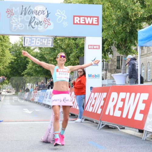 08.06.2024 - REWE Women's Run Strokosch-Dieckow http://msf.ph/oto/6244126 09.06.2024 09:37:13 Ziel 10724 meine-sportfotos.de