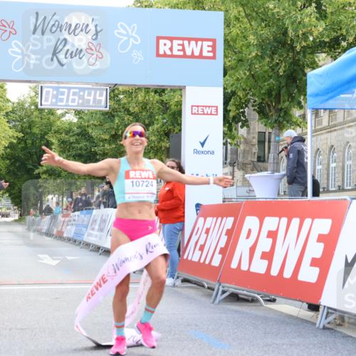 08.06.2024 - REWE Women's Run Strokosch-Dieckow http://msf.ph/oto/6244131 09.06.2024 09:37:13 Ziel 10724 meine-sportfotos.de