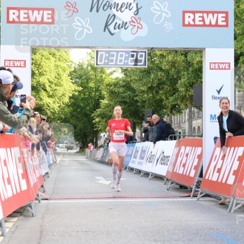 08.06.2024 - REWE Women's Run Strokosch-Dieckow http://msf.ph/oto/6244134 09.06.2024 09:38:58 Ziel 10014 meine-sportfotos.de