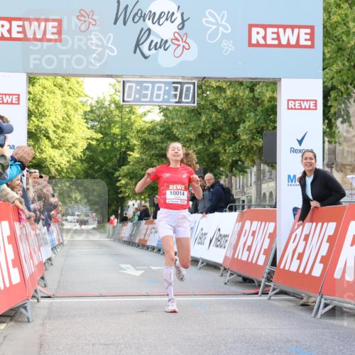 08.06.2024 - REWE Women's Run Strokosch-Dieckow http://msf.ph/oto/6244155 09.06.2024 09:38:59 Ziel 10014 meine-sportfotos.de