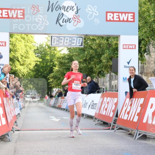 08.06.2024 - REWE Women's Run Strokosch-Dieckow http://msf.ph/oto/6244158 09.06.2024 09:38:59 Ziel 10014 meine-sportfotos.de