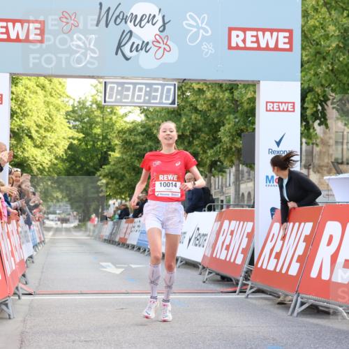 08.06.2024 - REWE Women's Run Strokosch-Dieckow http://msf.ph/oto/6244167 09.06.2024 09:39:00 Ziel 10014 meine-sportfotos.de