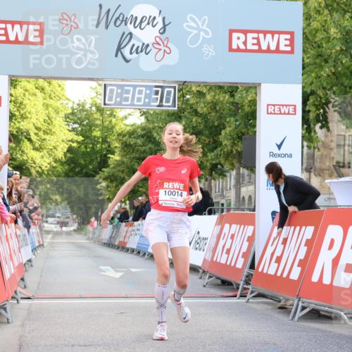 08.06.2024 - REWE Women's Run Strokosch-Dieckow http://msf.ph/oto/6244173 09.06.2024 09:39:00 Ziel 10014 meine-sportfotos.de