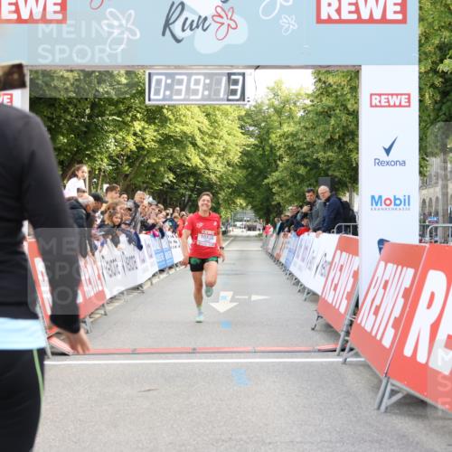 08.06.2024 - REWE Women's Run Strokosch-Dieckow http://msf.ph/oto/6244182 09.06.2024 09:39:42 Ziel 10738 meine-sportfotos.de