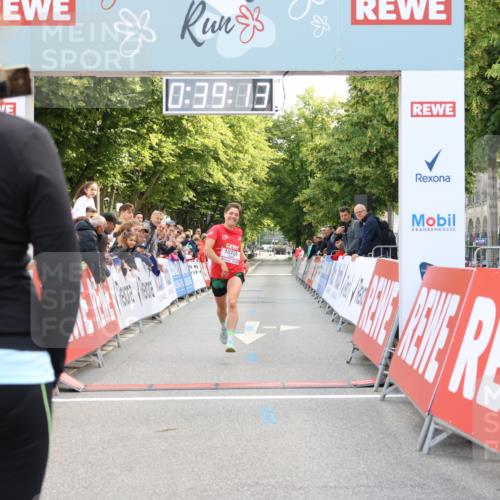 08.06.2024 - REWE Women's Run Strokosch-Dieckow http://msf.ph/oto/6244184 09.06.2024 09:39:42 Ziel 10738 meine-sportfotos.de