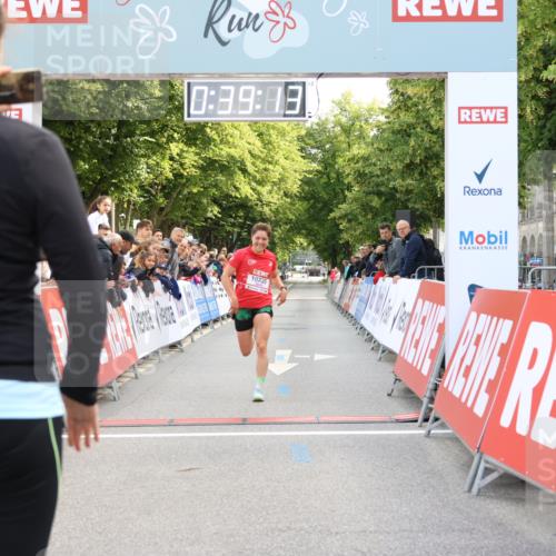 08.06.2024 - REWE Women's Run Strokosch-Dieckow http://msf.ph/oto/6244187 09.06.2024 09:39:42 Ziel 10738 meine-sportfotos.de