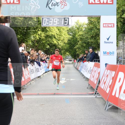 08.06.2024 - REWE Women's Run Strokosch-Dieckow http://msf.ph/oto/6244190 09.06.2024 09:39:42 Ziel 10738 meine-sportfotos.de