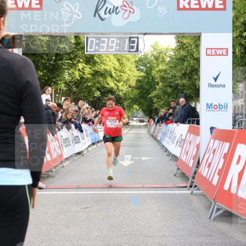 08.06.2024 - REWE Women's Run Strokosch-Dieckow http://msf.ph/oto/6244192 09.06.2024 09:39:43 Ziel 10738 meine-sportfotos.de
