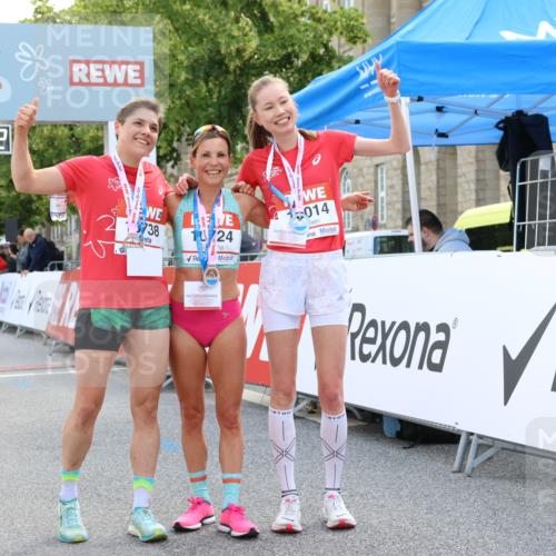 08.06.2024 - REWE Women's Run Strokosch-Dieckow http://msf.ph/oto/6244221 09.06.2024 09:40:12 Ziel  meine-sportfotos.de