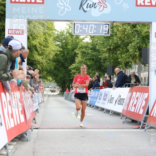 08.06.2024 - REWE Women's Run Strokosch-Dieckow http://msf.ph/oto/6244227 09.06.2024 09:40:49 Ziel 10185 meine-sportfotos.de