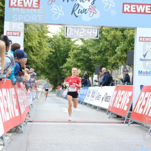 08.06.2024 - REWE Women's Run Strokosch-Dieckow http://msf.ph/oto/6244306 09.06.2024 09:43:13 Ziel 10700, 10749 meine-sportfotos.de