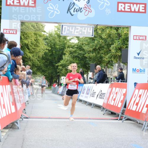 08.06.2024 - REWE Women's Run Strokosch-Dieckow http://msf.ph/oto/6244315 09.06.2024 09:43:13 Ziel 10700, 10749 meine-sportfotos.de