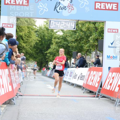 08.06.2024 - REWE Women's Run Strokosch-Dieckow http://msf.ph/oto/6244318 09.06.2024 09:43:14 Ziel 10700, 10749 meine-sportfotos.de
