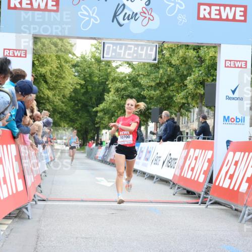 08.06.2024 - REWE Women's Run Strokosch-Dieckow http://msf.ph/oto/6244320 09.06.2024 09:43:14 Ziel 10700, 10749 meine-sportfotos.de