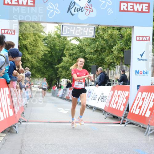 08.06.2024 - REWE Women's Run Strokosch-Dieckow http://msf.ph/oto/6244326 09.06.2024 09:43:14 Ziel 10700, 10749 meine-sportfotos.de