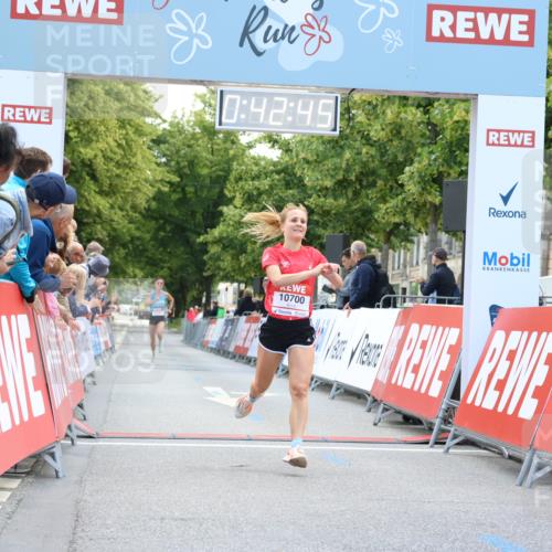 08.06.2024 - REWE Women's Run Strokosch-Dieckow http://msf.ph/oto/6244329 09.06.2024 09:43:14 Ziel 10700, 10749 meine-sportfotos.de