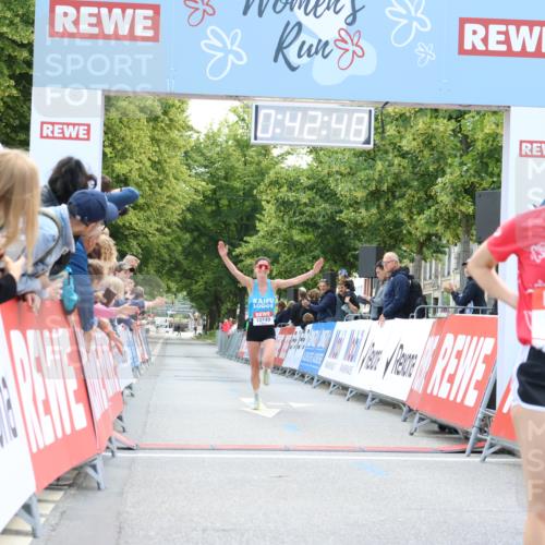 08.06.2024 - REWE Women's Run Strokosch-Dieckow http://msf.ph/oto/6244332 09.06.2024 09:43:17 Ziel 10700, 10749 meine-sportfotos.de