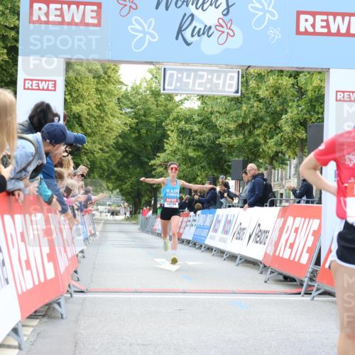 08.06.2024 - REWE Women's Run Strokosch-Dieckow http://msf.ph/oto/6244336 09.06.2024 09:43:17 Ziel 10700, 10749 meine-sportfotos.de