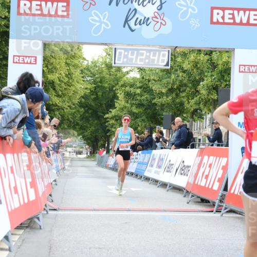 08.06.2024 - REWE Women's Run Strokosch-Dieckow http://msf.ph/oto/6244341 09.06.2024 09:43:18 Ziel 10700, 10749 meine-sportfotos.de