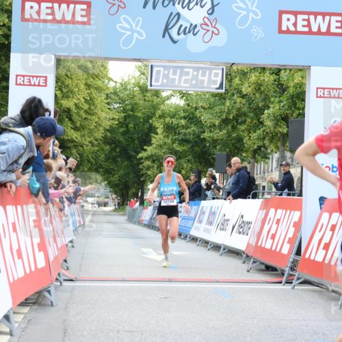 08.06.2024 - REWE Women's Run Strokosch-Dieckow http://msf.ph/oto/6244347 09.06.2024 09:43:18 Ziel 10700, 10749 meine-sportfotos.de