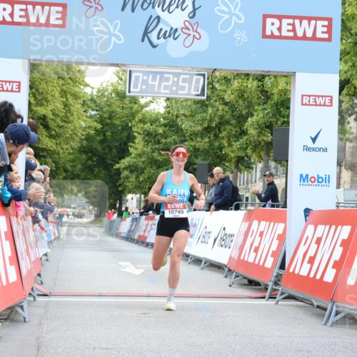 08.06.2024 - REWE Women's Run Strokosch-Dieckow http://msf.ph/oto/6244356 09.06.2024 09:43:19 Ziel 10700, 10749 meine-sportfotos.de