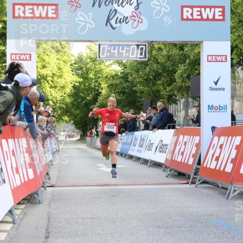 08.06.2024 - REWE Women's Run Strokosch-Dieckow http://msf.ph/oto/6244362 09.06.2024 09:44:29 Ziel 10334 meine-sportfotos.de