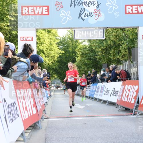 08.06.2024 - REWE Women's Run Strokosch-Dieckow http://msf.ph/oto/6244383 09.06.2024 09:45:25 Ziel 10074, 10360, 10460 meine-sportfotos.de