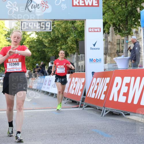 08.06.2024 - REWE Women's Run Strokosch-Dieckow http://msf.ph/oto/6244416 09.06.2024 09:45:28 Ziel 10074, 10360, 10460 meine-sportfotos.de
