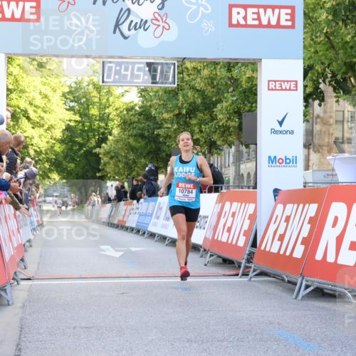 08.06.2024 - REWE Women's Run Strokosch-Dieckow http://msf.ph/oto/6244448 09.06.2024 09:45:40 Ziel 10784 meine-sportfotos.de