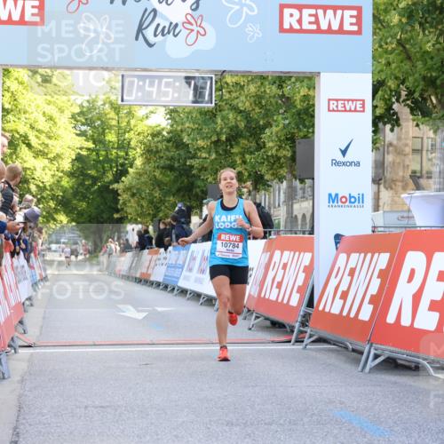 08.06.2024 - REWE Women's Run Strokosch-Dieckow http://msf.ph/oto/6244452 09.06.2024 09:45:40 Ziel 10784 meine-sportfotos.de