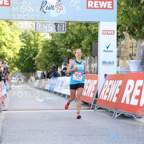 08.06.2024 - REWE Women's Run Strokosch-Dieckow http://msf.ph/oto/6244462 09.06.2024 09:45:41 Ziel 10784 meine-sportfotos.de