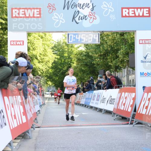 08.06.2024 - REWE Women's Run Strokosch-Dieckow http://msf.ph/oto/6244465 09.06.2024 09:46:04 Ziel 10564, 10798 meine-sportfotos.de