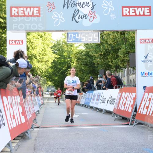 08.06.2024 - REWE Women's Run Strokosch-Dieckow http://msf.ph/oto/6244471 09.06.2024 09:46:04 Ziel 10564, 10798 meine-sportfotos.de