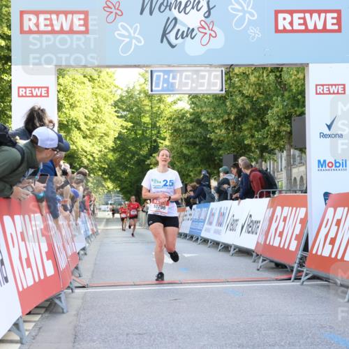 08.06.2024 - REWE Women's Run Strokosch-Dieckow http://msf.ph/oto/6244478 09.06.2024 09:46:04 Ziel 10564, 10798 meine-sportfotos.de