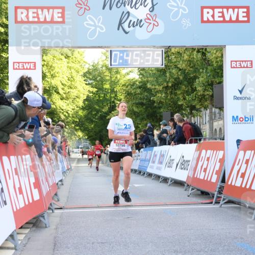 08.06.2024 - REWE Women's Run Strokosch-Dieckow http://msf.ph/oto/6244481 09.06.2024 09:46:04 Ziel 10564, 10798 meine-sportfotos.de