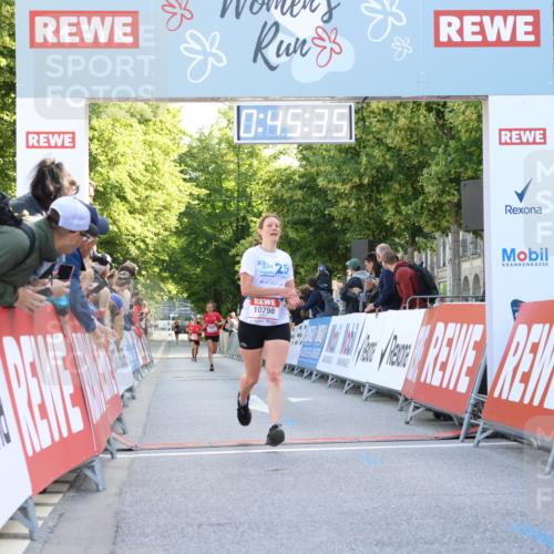 08.06.2024 - REWE Women's Run Strokosch-Dieckow http://msf.ph/oto/6244484 09.06.2024 09:46:04 Ziel 10564, 10798 meine-sportfotos.de