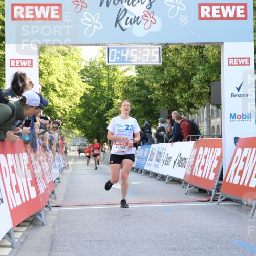 08.06.2024 - REWE Women's Run Strokosch-Dieckow http://msf.ph/oto/6244487 09.06.2024 09:46:05 Ziel 10564, 10798 meine-sportfotos.de