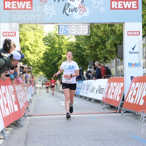 08.06.2024 - REWE Women's Run Strokosch-Dieckow http://msf.ph/oto/6244493 09.06.2024 09:46:05 Ziel 10564, 10798 meine-sportfotos.de