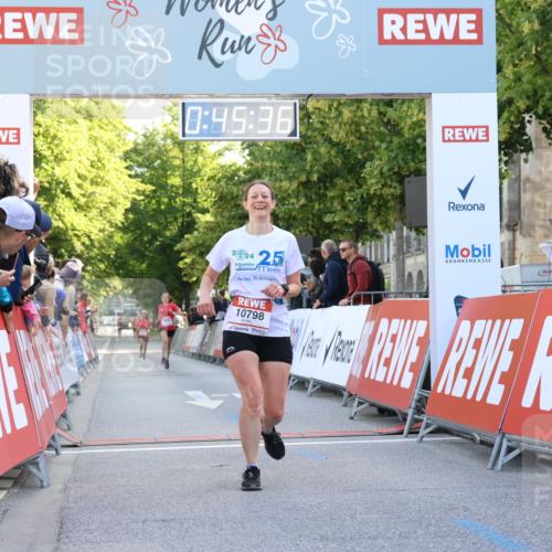 08.06.2024 - REWE Women's Run Strokosch-Dieckow http://msf.ph/oto/6244496 09.06.2024 09:46:06 Ziel 10564, 10798 meine-sportfotos.de