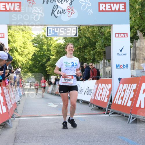 08.06.2024 - REWE Women's Run Strokosch-Dieckow http://msf.ph/oto/6244499 09.06.2024 09:46:06 Ziel 10564, 10798 meine-sportfotos.de
