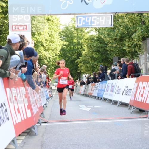 08.06.2024 - REWE Women's Run Strokosch-Dieckow http://msf.ph/oto/6244502 09.06.2024 09:46:11 Ziel 10165, 10564 meine-sportfotos.de