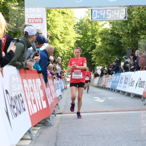 08.06.2024 - REWE Women's Run Strokosch-Dieckow http://msf.ph/oto/6244514 09.06.2024 09:46:12 Ziel 10165, 10564 meine-sportfotos.de