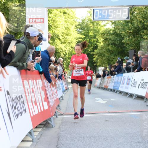 08.06.2024 - REWE Women's Run Strokosch-Dieckow http://msf.ph/oto/6244517 09.06.2024 09:46:12 Ziel 10165, 10564 meine-sportfotos.de