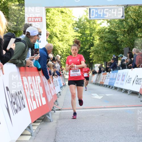 08.06.2024 - REWE Women's Run Strokosch-Dieckow http://msf.ph/oto/6244519 09.06.2024 09:46:12 Ziel 10165, 10564 meine-sportfotos.de