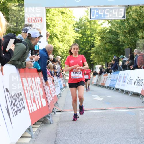 08.06.2024 - REWE Women's Run Strokosch-Dieckow http://msf.ph/oto/6244523 09.06.2024 09:46:12 Ziel 10165, 10564 meine-sportfotos.de