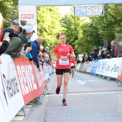 08.06.2024 - REWE Women's Run Strokosch-Dieckow http://msf.ph/oto/6244529 09.06.2024 09:46:12 Ziel 10165, 10564 meine-sportfotos.de