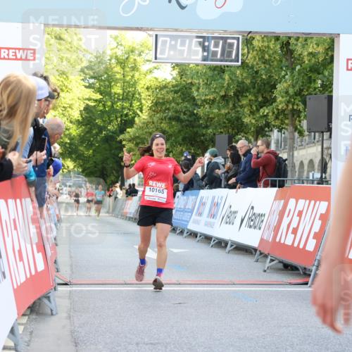 08.06.2024 - REWE Women's Run Strokosch-Dieckow http://msf.ph/oto/6244537 09.06.2024 09:46:16 Ziel 10165, 10564 meine-sportfotos.de