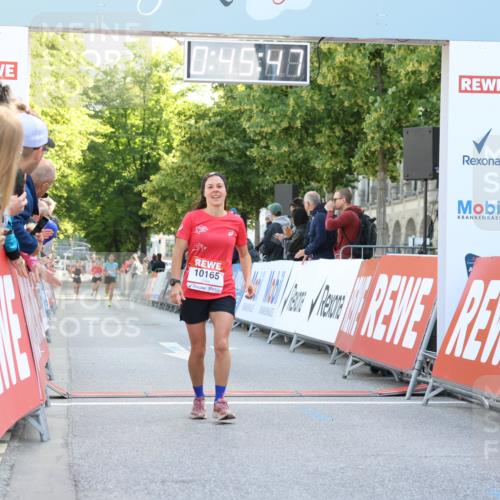 08.06.2024 - REWE Women's Run Strokosch-Dieckow http://msf.ph/oto/6244551 09.06.2024 09:46:17 Ziel 10165, 10564 meine-sportfotos.de